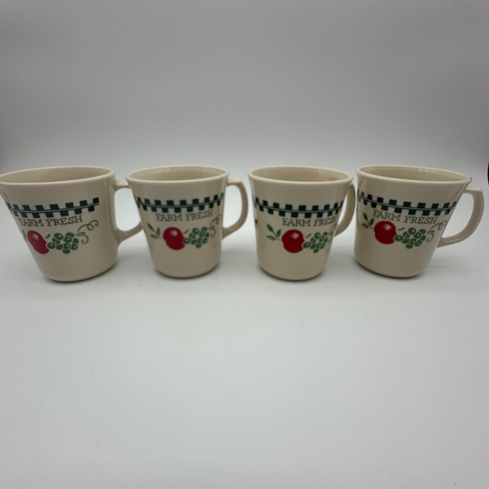 Corelle Corning Farm Fresh Mugs Set of 4 Apple Grapes Checkered USA
